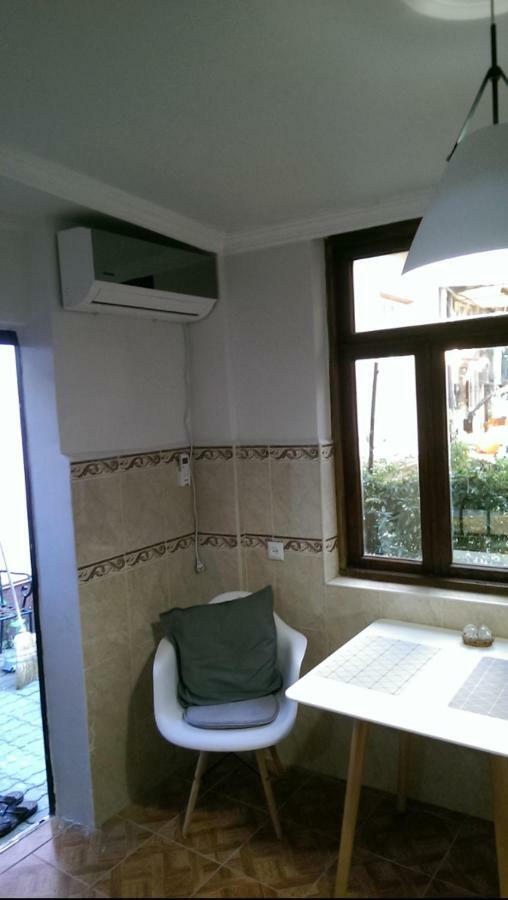 Tamro Light House Apartment Батуми Екстериор снимка
