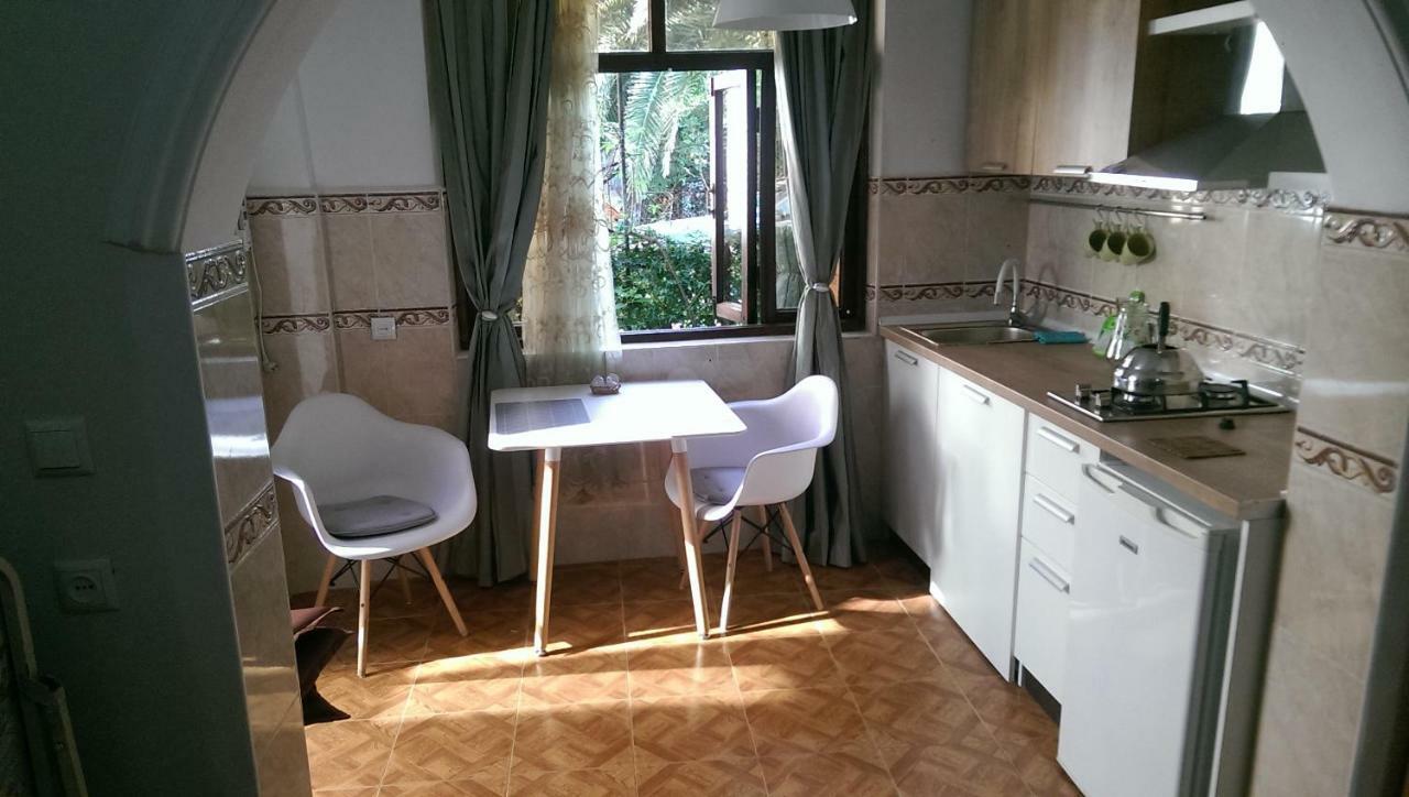 Tamro Light House Apartment Батуми Екстериор снимка